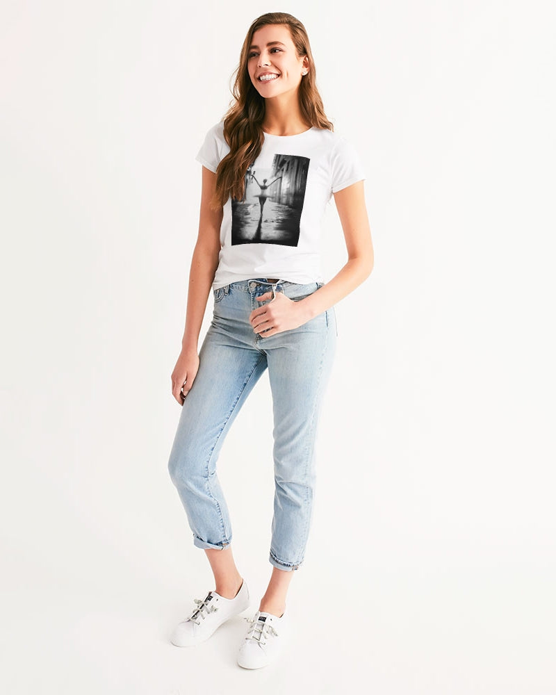 IT'S ME, DOLLY BALLERINA FEELING DOLLY Women's All-Over Print Tee