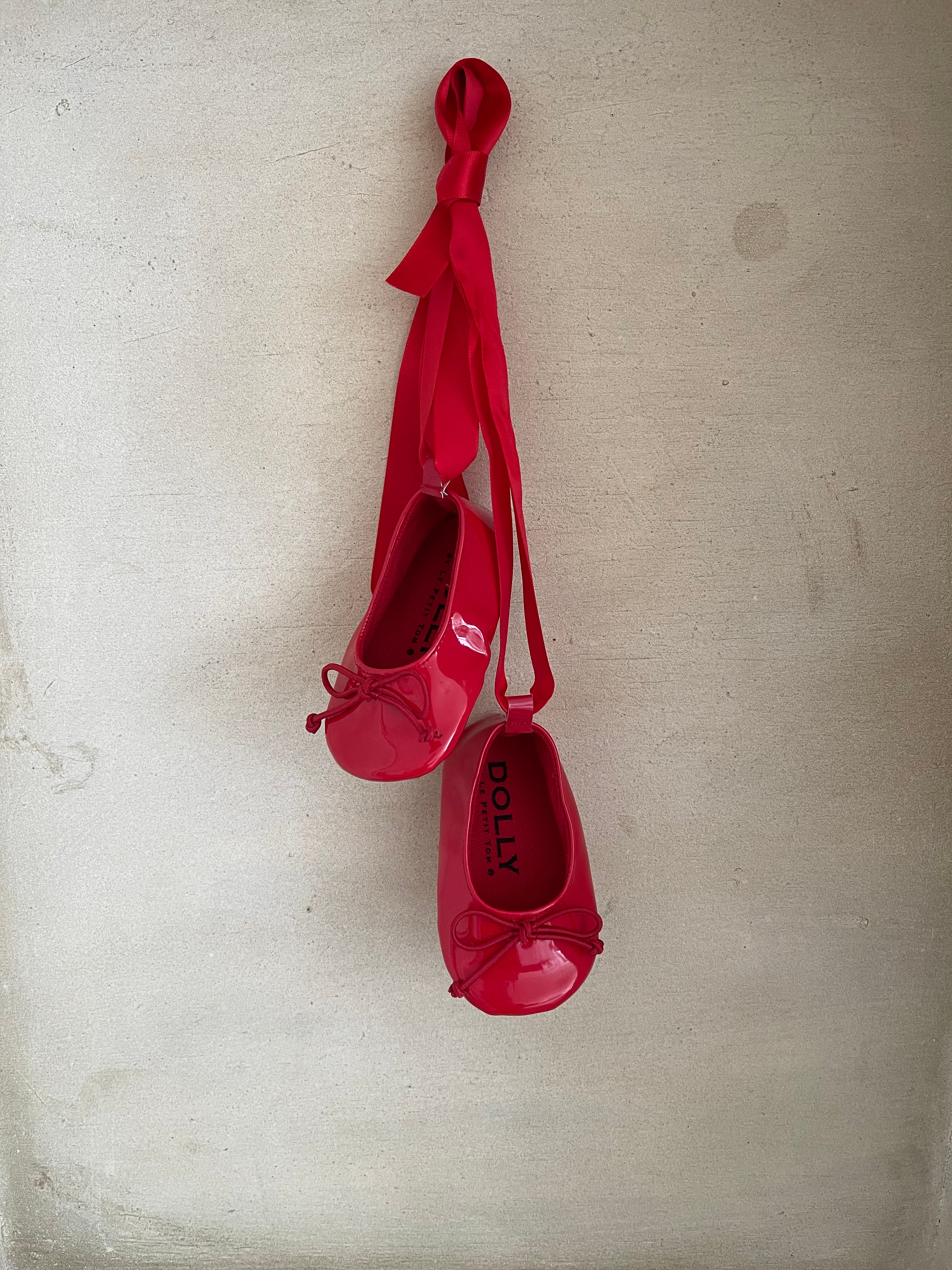 DOLLY by Le Petit Tom ® BAILARINAS BEBÉ CON CINTAS rojo