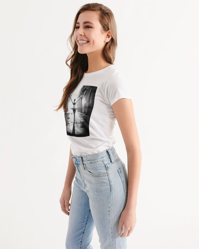 IT'S ME, DOLLY BALLERINA FEELING DOLLY Women's All-Over Print Tee