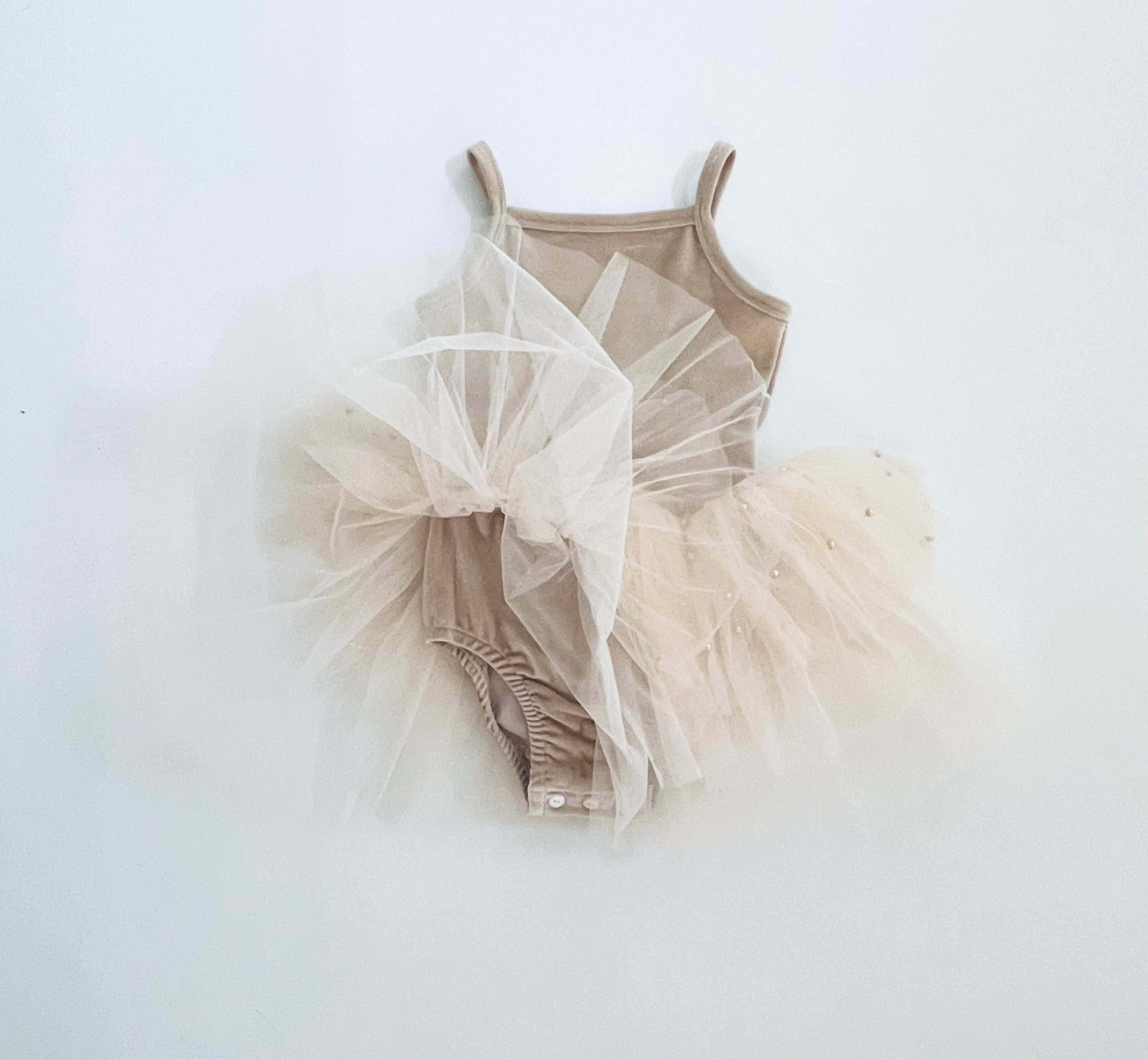 DOLLY® VELVET LEOTARD ROMPER WITH PEARL TULLE cream ⚪