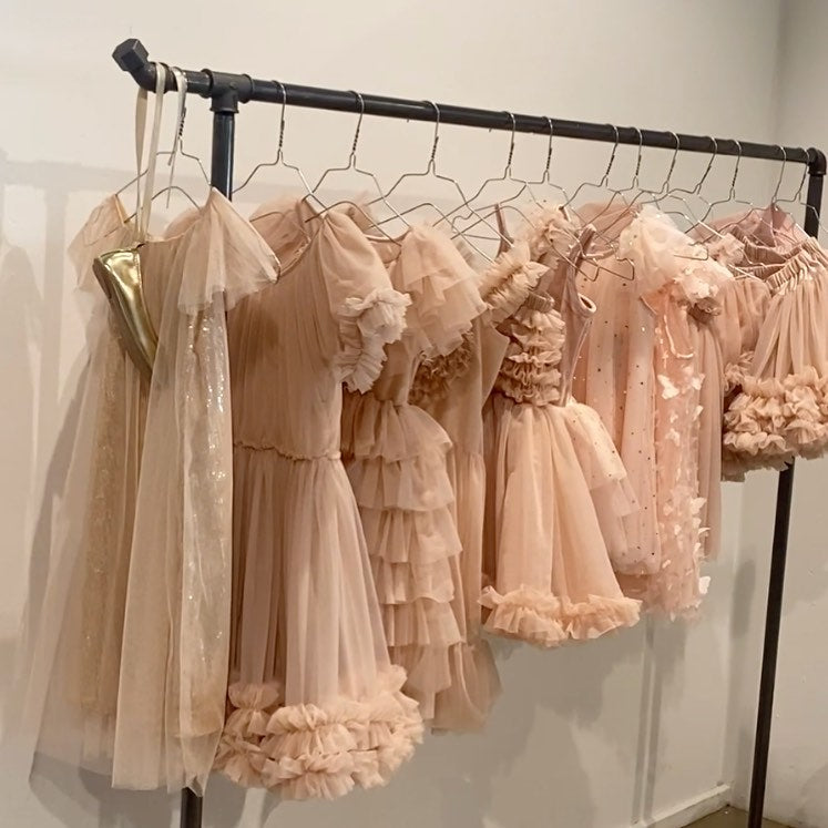 DOLLY
SS23
19-21 JUN