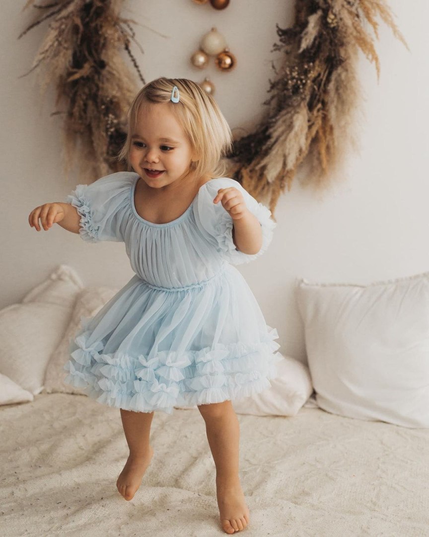 VESTIDO CON VOLANTES DOLLY by Le Petit Tom ® azul claro