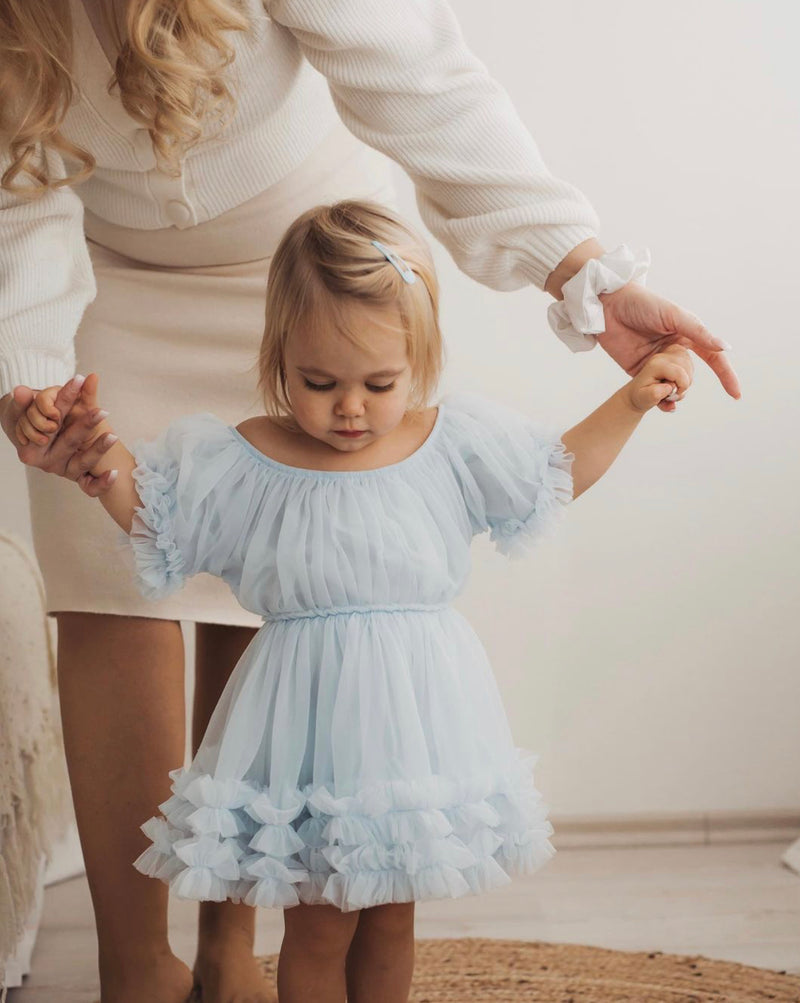 VESTIDO CON VOLANTES DOLLY by Le Petit Tom ® azul claro