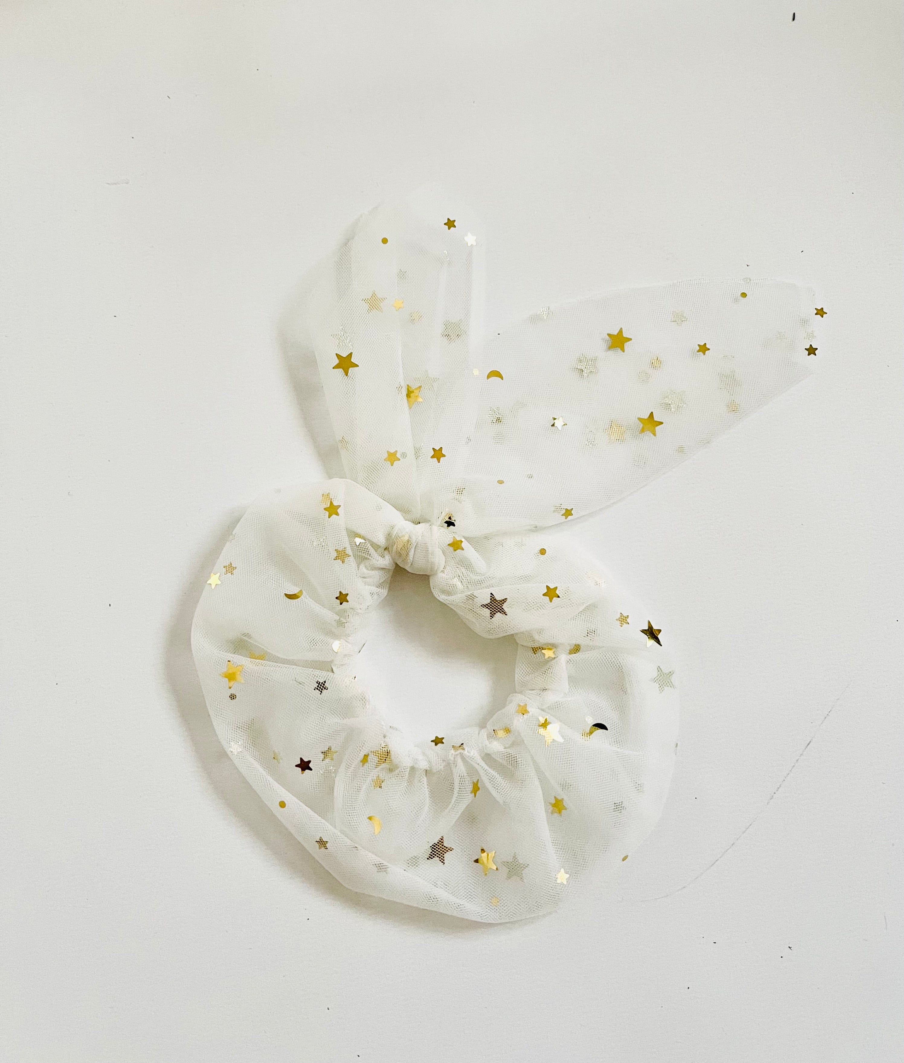 DOLLY® STARS &amp; MOON ⭐️ 🌙 SCRUNCHIE DE PELO DE TUL blanco