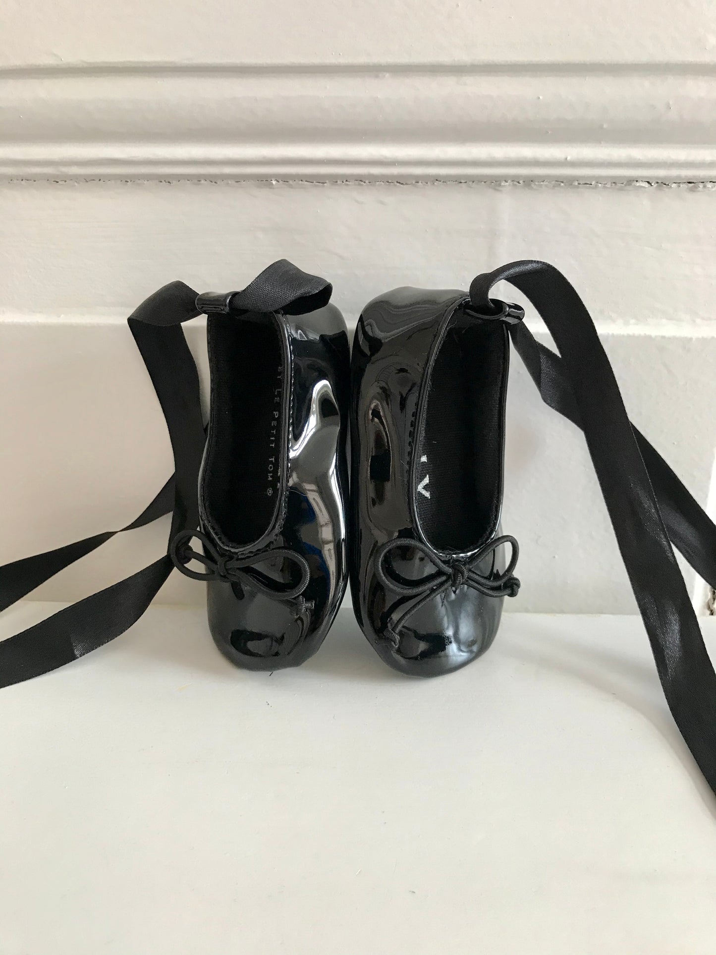 DOLLY by Le Petit Tom ® BABY BALLERINAS WITH RIBBONS black