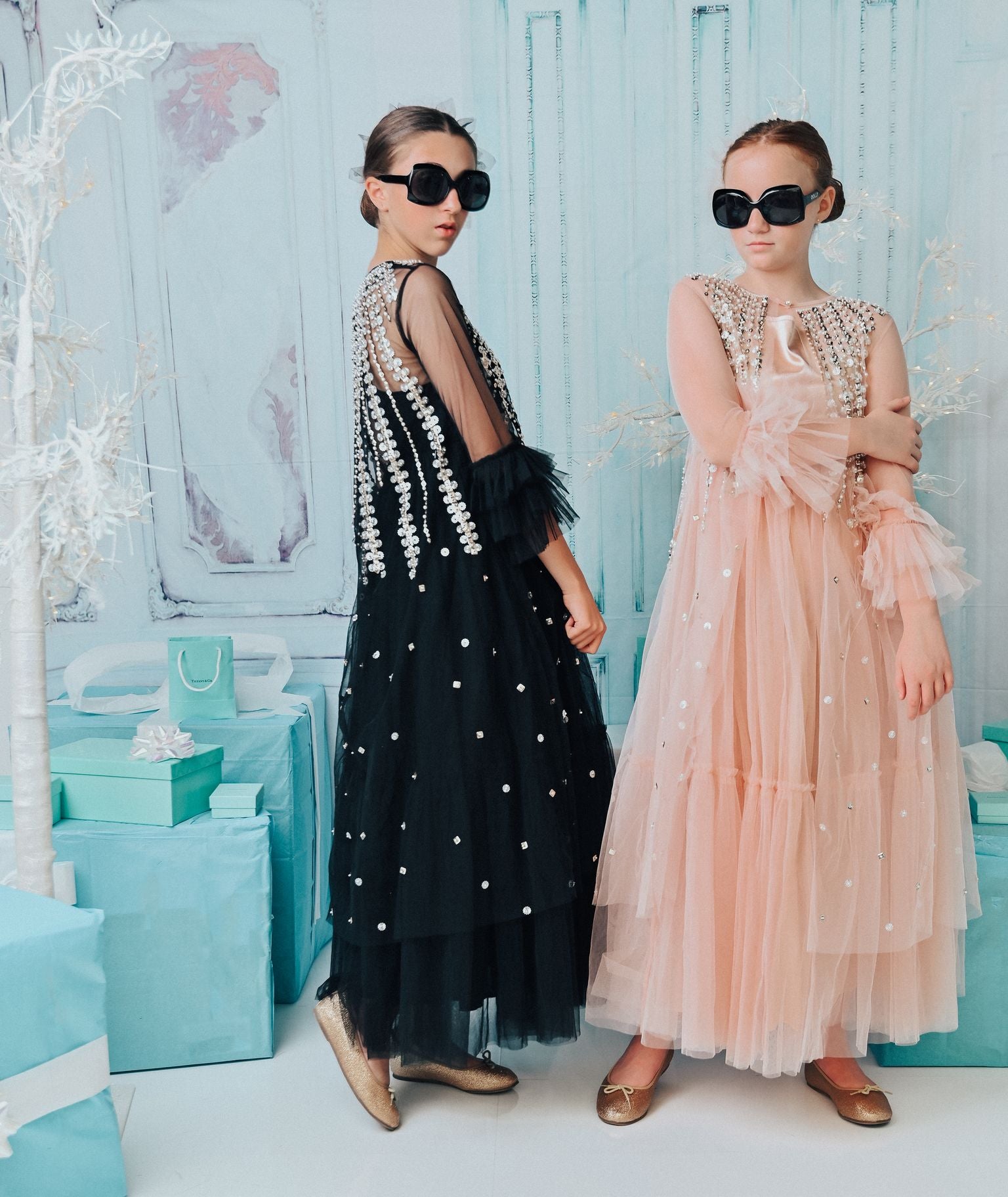 DOLLY GOLIGHTLY BREAKFAST @ TIFFANY'S 'brillante' maxicapa negra