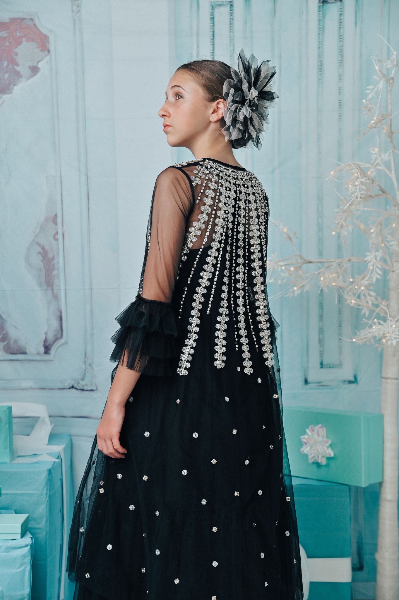 DOLLY GOLIGHTLY BREAKFAST @ TIFFANY'S 'brillante' maxicapa negra