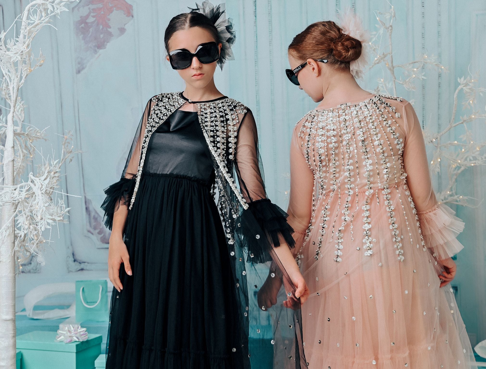 DOLLY GOLIGHTLY BREAKFAST @ TIFFANY'S 'brillante' maxicapa negra